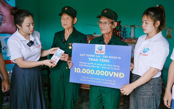 Biểu tượng đồng hồ và điện thoại, tượng trưng cho giao dịch nhanh chóng và hỗ trợ khách hàng 24/7 của Sun City 888.